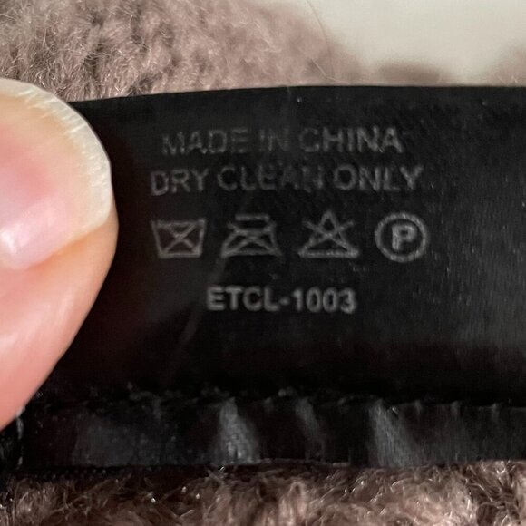 Tahari Cozy Neutral 100% Acrylic Cable Knit Infinity Scarf Taupe/Tan Sz OS - Picture 9 of 11